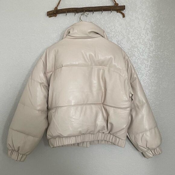 Tan oversized puffer jacket - Picture 3 of 3